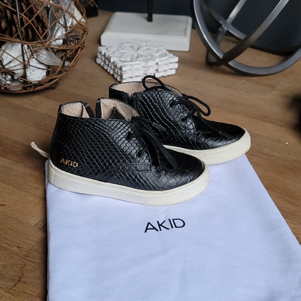 AKID "Knight" in Black UNISEX🥳